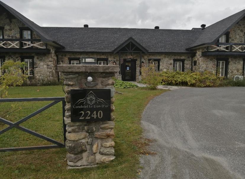 Condo Hotel Au Pied Du Mont Orford Exterior foto